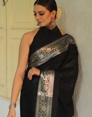Black silk blend banarasi saree with unstitched blouse piece 2
