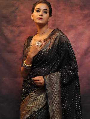 Black silk blend banarasi saree with unstitched blouse piece 3