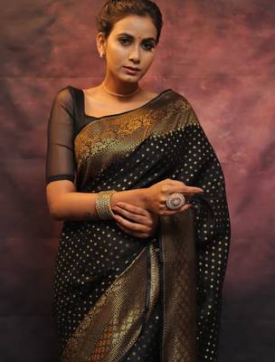 Black silk blend banarasi saree with unstitched blouse piece 5