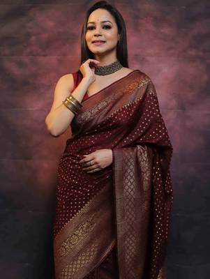 Maroon silk blend banarasi saree with unstitched blouse piece 4