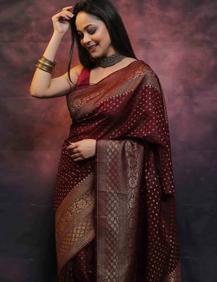Maroon silk blend banarasi saree with unstitched blouse piece 5