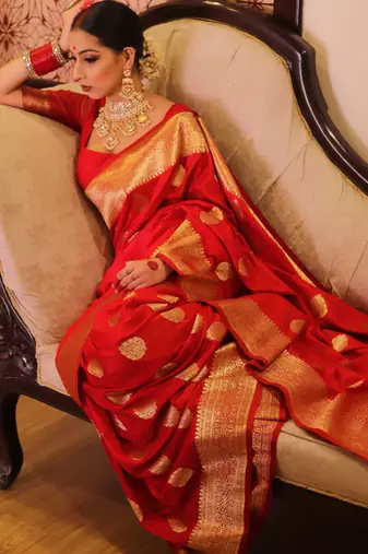 Red silk blend banarasi saree with unstitched blouse piece