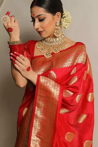Red silk blend banarasi saree with unstitched blouse piece