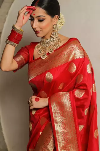 Red silk blend banarasi saree with unstitched blouse piece