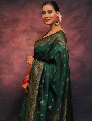 Green silk blend banarasi saree with unstitched blouse piece 5