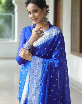 Royal blue silk blend banarasi saree with unstitched blouse piece 4