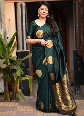 Green silk blend banarasi saree with unstitched blouse piece 2