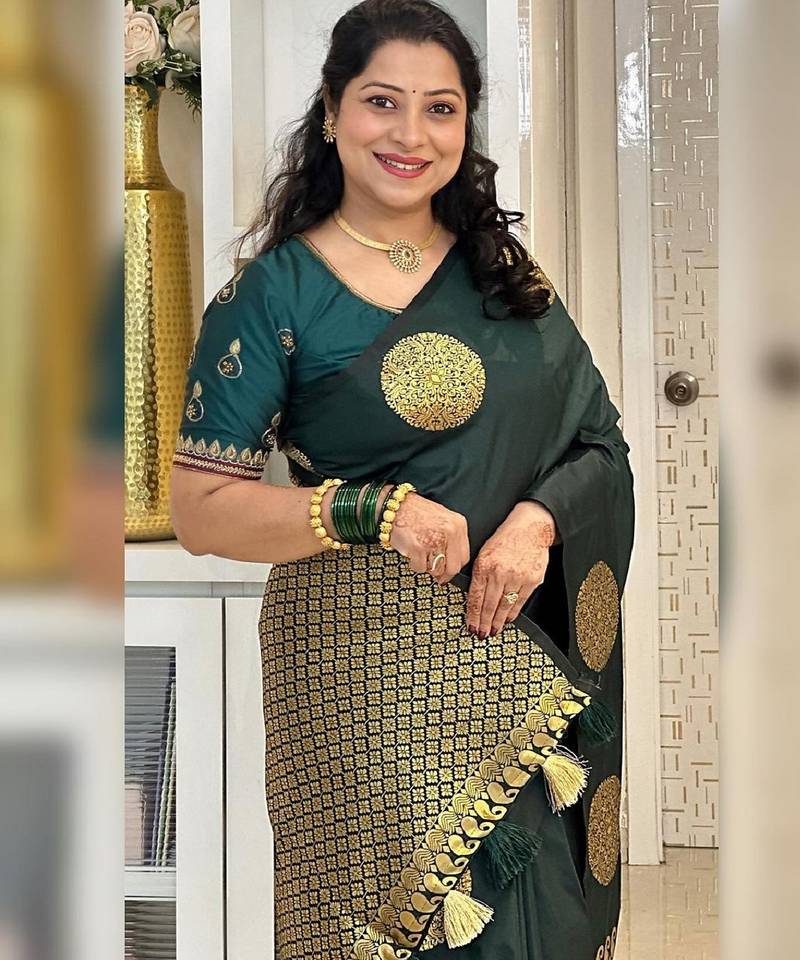 Green soft silk blend banarasi jacuard work designer party wear saree with unstitched blouse piece