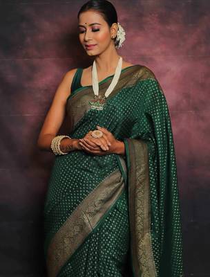 Green silk blend banarasi saree with unstitched blouse piece 1