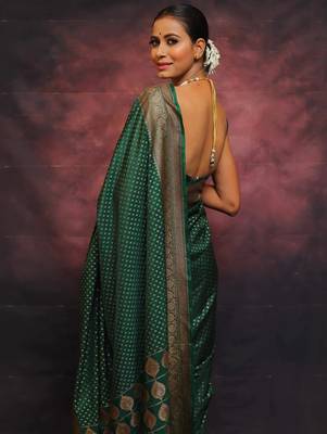 Green silk blend banarasi saree with unstitched blouse piece 3
