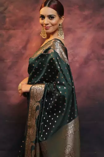 Green silk blend banarasi saree with unstitched blouse piece