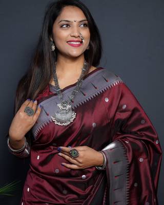 Maroon silk blend banarasi saree with unstitched blouse piece 4