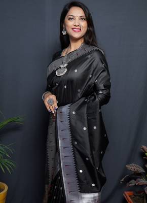 Black silk blend banarasi saree with unstitched blouse piece 2