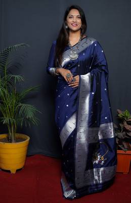 Neavy blue silk blend banarasi saree with unstitched blouse piece 1
