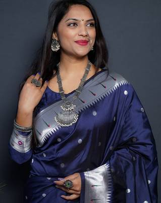 Neavy blue silk blend banarasi saree with unstitched blouse piece 4