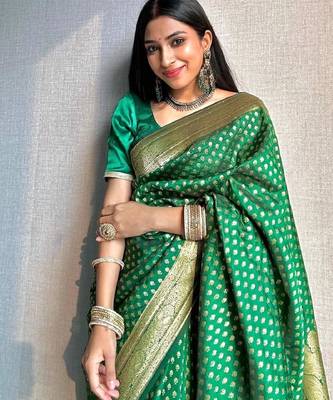 Green silk blend banarasi saree with unstitched blouse piece 5