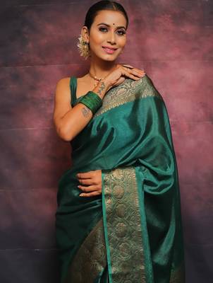 Green silk blend banarasi saree with unstitched blouse piece 5