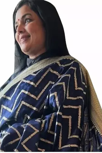 Blue silk blend banarasi saree with unstitched blouse piece