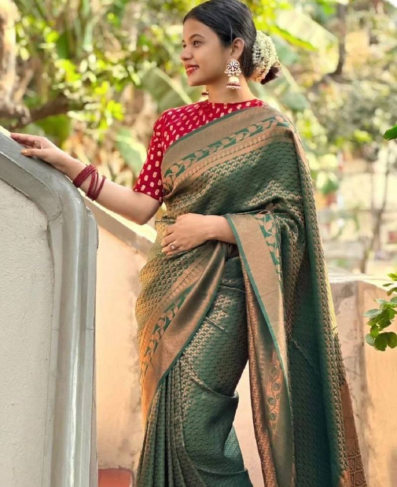 Green red soft silk blend banarasi jacuard work designer party wear saree with unstitched blouse piece