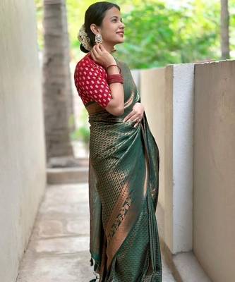 Green red silk blend banarasi saree with unstitched blouse piece 2