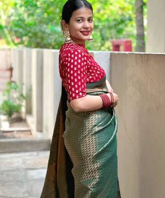Green red silk blend banarasi saree with unstitched blouse piece 3