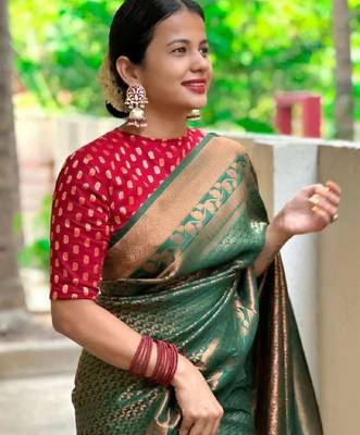 Green red silk blend banarasi saree with unstitched blouse piece 5