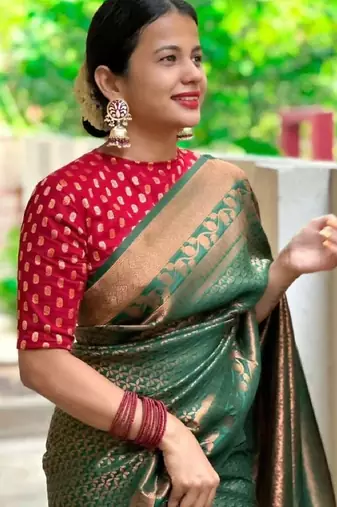 Green red silk blend banarasi saree with unstitched blouse piece