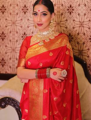 Red silk blend banarasi saree with unstitched blouse piece 2
