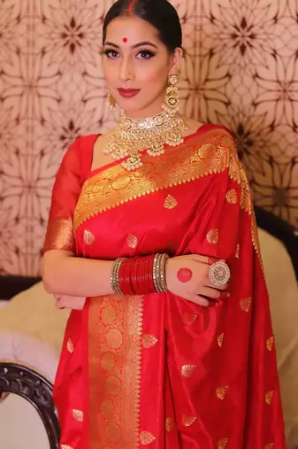 Red silk blend banarasi saree with unstitched blouse piece