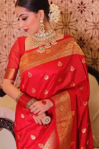 Red silk blend banarasi saree with unstitched blouse piece