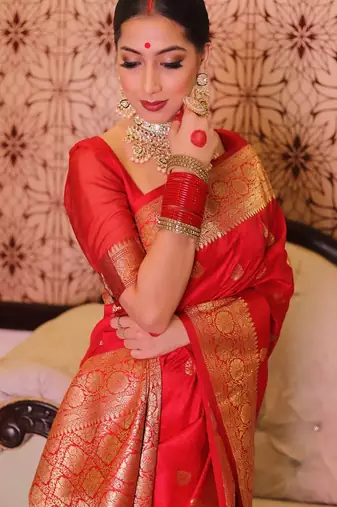 Red silk blend banarasi saree with unstitched blouse piece