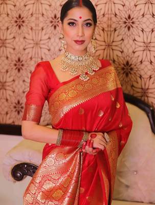 Red silk blend banarasi saree with unstitched blouse piece 5