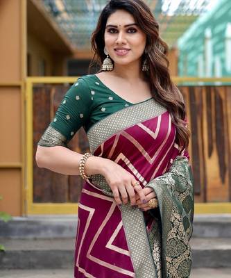 Purple silk blend banarasi saree with unstitched blouse piece 5