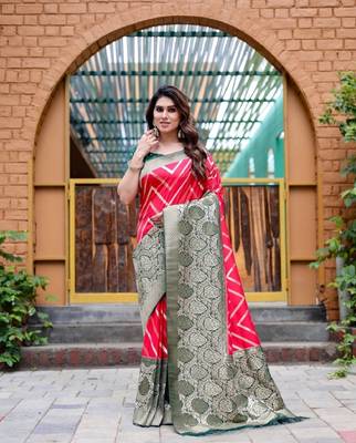 Red silk blend banarasi saree with unstitched blouse piece 2
