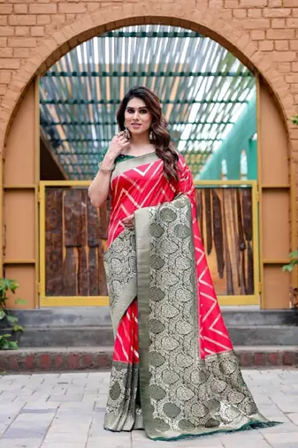 Red silk blend banarasi saree with unstitched blouse piece