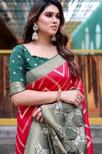 Red silk blend banarasi saree with unstitched blouse piece