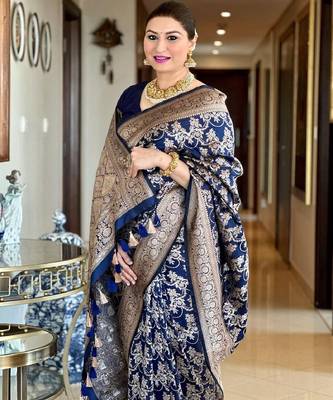 Blue silk blend banarasi saree with unstitched blouse piece 2
