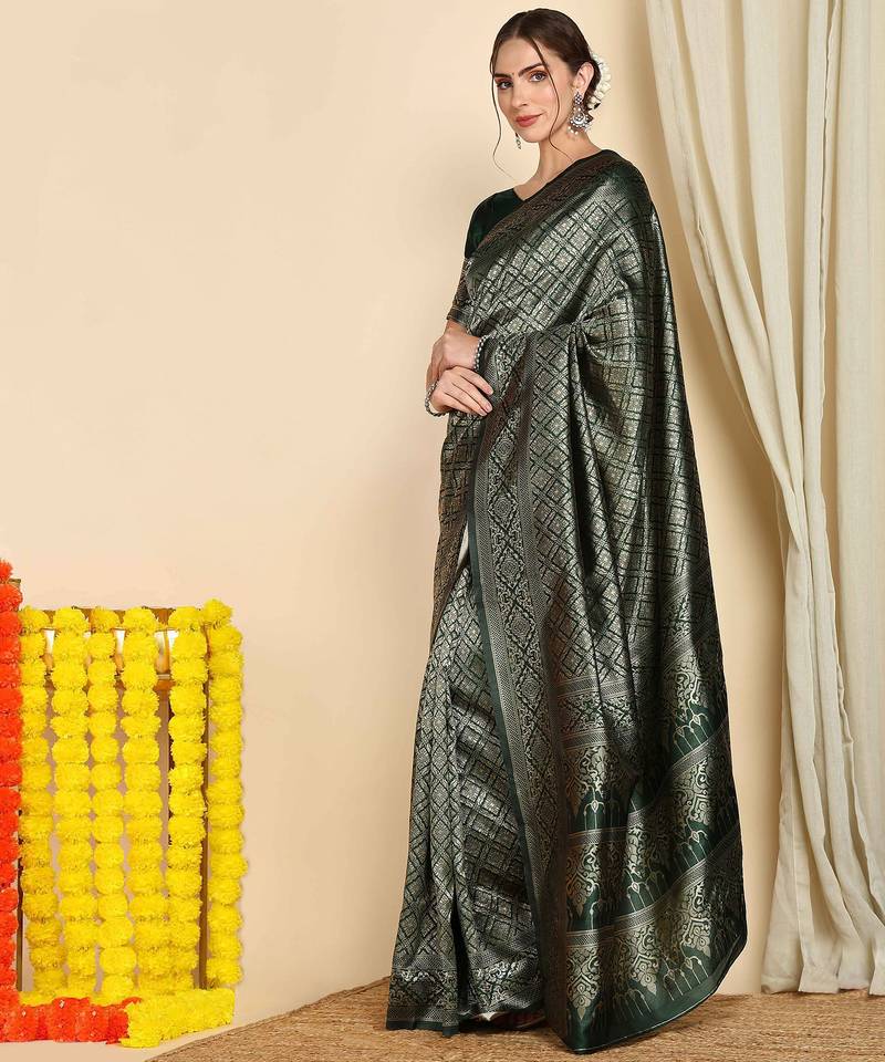 Green soft silk blend banarasi jacuard work designer party wear saree with unstitched blouse piece