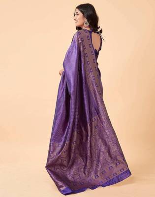 Blue silk blend banarasi saree with unstitched blouse piece 4