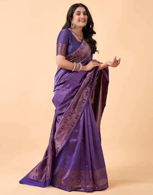 Blue silk blend banarasi saree with unstitched blouse piece 5