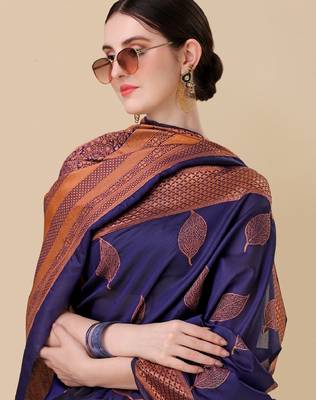 Blue silk blend banarasi saree with unstitched blouse piece 5