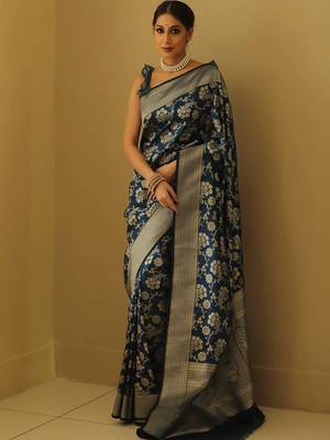 Green silk blend banarasi saree with unstitched blouse piece 1
