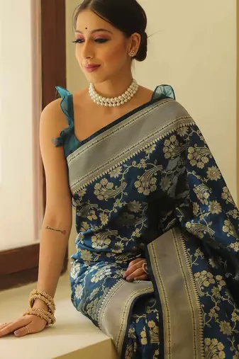 Green silk blend banarasi saree with unstitched blouse piece