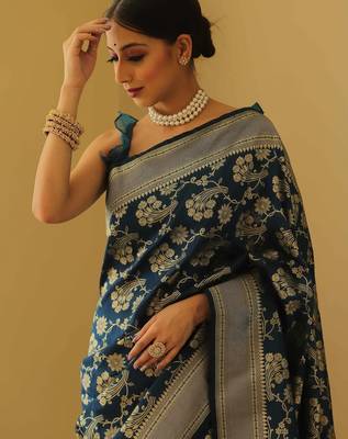 Green silk blend banarasi saree with unstitched blouse piece 3