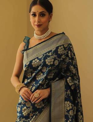 Green silk blend banarasi saree with unstitched blouse piece 5