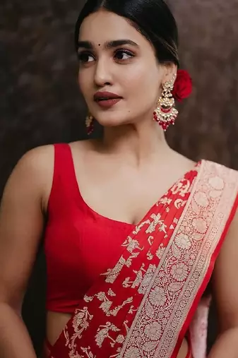 Red silk blend banarasi saree with unstitched blouse piece