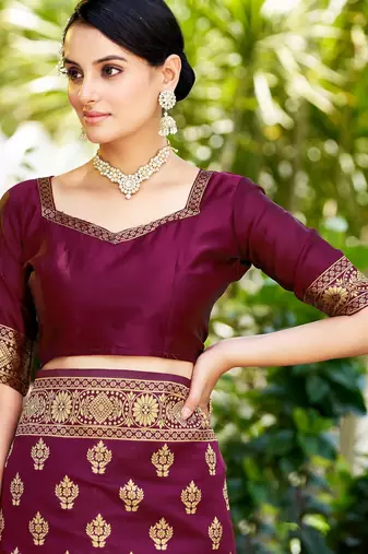 Purple silk blend banarasi saree with unstitched blouse piece