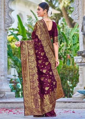 Purple silk blend banarasi saree with unstitched blouse piece 4