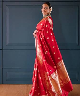 Red silk blend banarasi saree with unstitched blouse piece 2