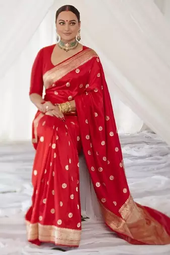 Red silk blend banarasi saree with unstitched blouse piece
